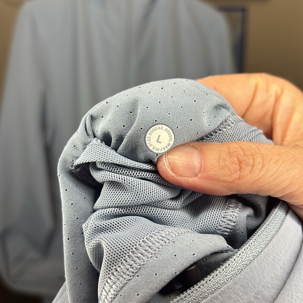 Lululemon M’s Sz L Stretch Cargo Jacket in
Chambray Blue. Like New condition. - Picture 5 of 8